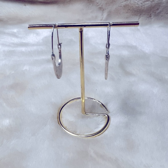 Bella Uno Silver-Tone NWOT Elongated Hoop Earrings - Picture 3 of 4